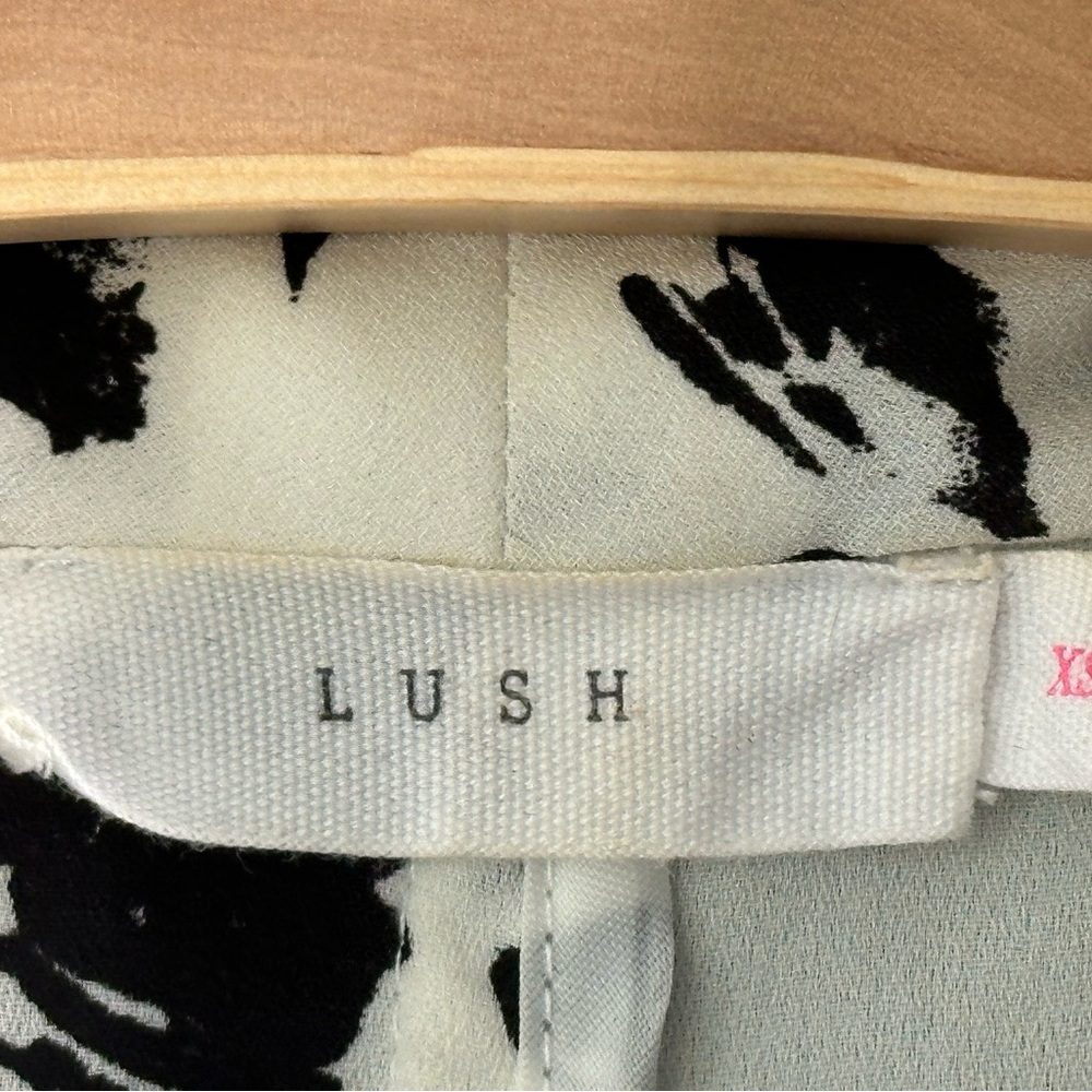 Lush black and white flower print blazer